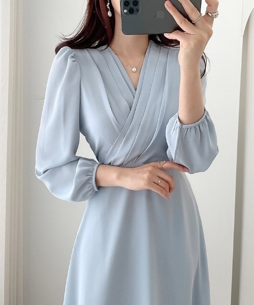 YUGA(ユーガ)の「YUGA_YGMC Korean-style V-neck pleated flare dress(ワンピース・レディース・オフホワイト/ライトブルー・FREE)」の11枚目の写真