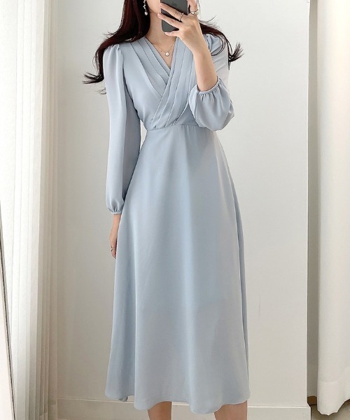 YUGA(ユーガ)の「YUGA_YGMC Korean-style V-neck pleated flare dress(ワンピース・レディース・オフホワイト/ライトブルー・FREE)」の14枚目の写真
