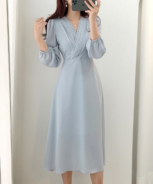 YUGA(ユーガ)の「YUGA_YGMC Korean-style V-neck pleated flare dress(ワンピース・レディース・オフホワイト/ライトブルー・FREE)」の15枚目の写真