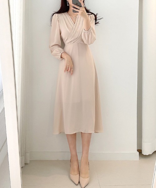 YUGA(ユーガ)の「YUGA_YGMC Korean-style V-neck pleated flare dress(ワンピース・レディース・オフホワイト/ライトブルー・FREE)」の10枚目の写真