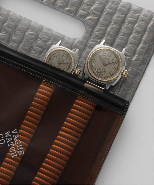 VAGUE WATCH CO.(ヴォーグウォッチカンパニー)の「VAGUE WATCH CO. Coussin Early Extension 32mm(アナログ腕時計・レディース・シルバー・FREE)」の2枚目の写真