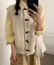 ローゲージトグルボタンニットベスト