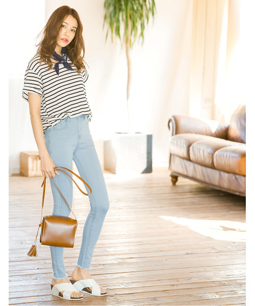 Re:EDIT（リエディ）の「クロスベルトタイプ足に優しい楽ちんウェッジソールサンダル/スリッパサンダル/リラックスサンダル/シューズ[Re:EDIT/リエディ]（サンダル・レディース・シルバー/ブラック/ブラック系その他/ネイビー/ホワイト系その他/ホワイト/マルチ/ライトホワイト/ウッド/パイソン/ライトブラック・X-LARGE/MEDIUM/SMALL/LARGE/XX-LARGE）」の12枚目の写真