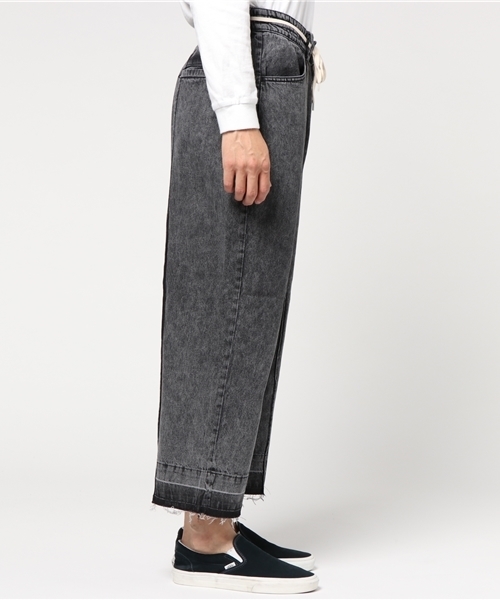 WEGO（ウィゴー）の「WEGO/センターラインデニムワイドパンツ（デニムパンツ・メンズ・ライトインディゴブルー/ブラック・LARGE/MEDIUM）」の3枚目の写真