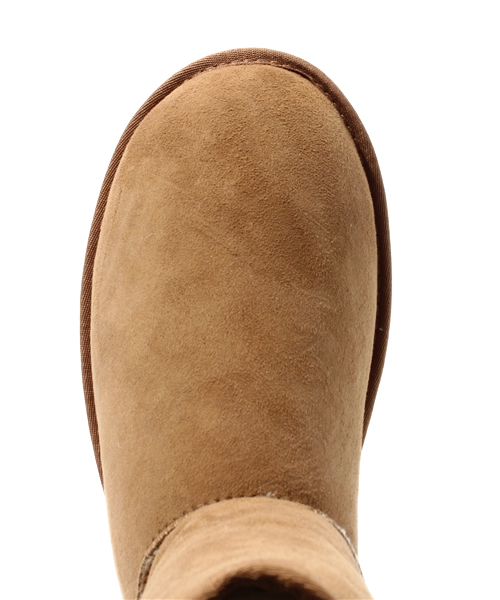 BEAMS（ビームス）の「UGG / Mens Classic Short（ブーツ・メンズ・ブラック/ライトブラウン・8/9/10）」の6枚目の写真