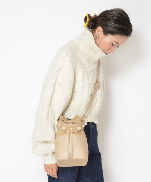 SOLPRESA（ソルプレーサ）の「【SOLPRESA】PEARL HANDLE MINI BAG SP183-A1（ショルダーバッグ・レディース・ブラック/ベージュ・FREE）」の3枚目の写真