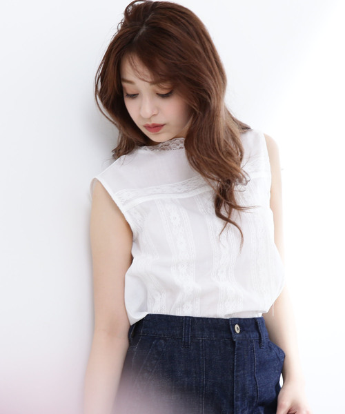 N.(N. Natural Beauty Basic)(エヌエヌナチュラルビューティーベーシック)の「ハイネックコットンレースブラウス(シャツ/ブラウス・レディース・ブラック/ホワイト・MEDIUM)」の2枚目の写真