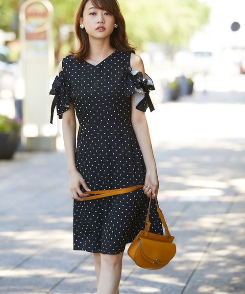 Tocco Closet トッコ クローゼット の ちょい肩見せドット柄ウエスト切替ワンピース ワンピース Wear Tocco Closet トッコ クローゼット の ちょい肩見せドット柄ウエスト切替ワンピース ワンピース Wear
