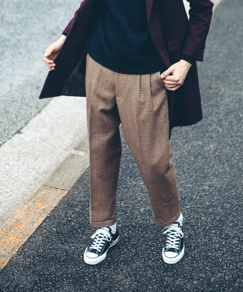 ABAHOUSE(アバハウス)の「シェットランドウールワイドプリーツテーパードパンツ(その他パンツ・メンズ・ネイビー/ワイン・44/46/48)」の2枚目の写真