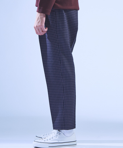 ABAHOUSE(アバハウス)の「シェットランドウールワイドプリーツテーパードパンツ(その他パンツ・メンズ・ネイビー/ワイン・44/46/48)」の4枚目の写真