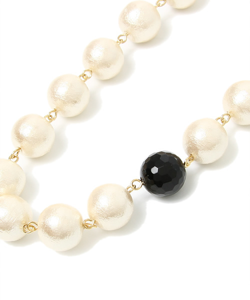 BEAMS BOY（ビームスボーイ）の「BEAMS BOY / コットンパール アクセントネックレス（ネックレス・レディース・ブラック/ピンク/ブルー・ONE SIZE）」の5枚目の写真