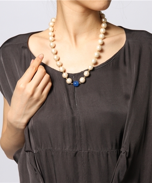 BEAMS BOY（ビームスボーイ）の「BEAMS BOY / コットンパール アクセントネックレス（ネックレス・レディース・ブラック/ピンク/ブルー・ONE SIZE）」の4枚目の写真