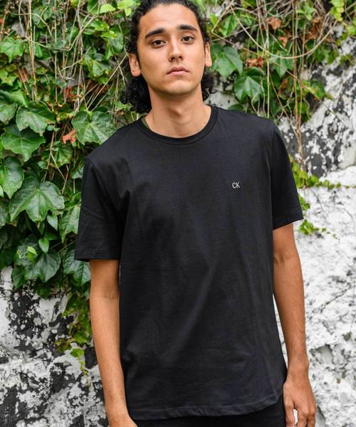 Calvin Klein Jeans（カルヴァンクラインジーンズ）の「ワンポイント ロゴ Tシャツ（Tシャツ/カットソー・メンズ・ピンク/ホワイト/ブラック・L/M/S/XL）」の3枚目の写真