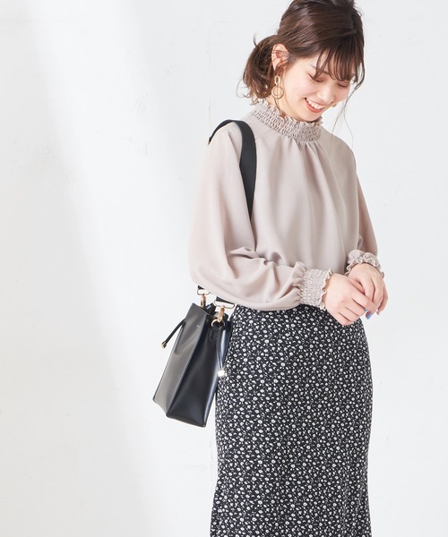 natural couture(ナチュラルクチュール)の「プチハイシャーリングブラウス(シャツ/ブラウス・レディース・ホワイト系その他/ベージュ/ホワイト/オフホワイト/サックスブルー・FREE)」の4枚目の写真