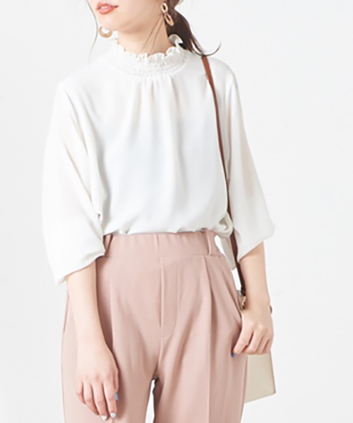 natural couture(ナチュラルクチュール)の「プチハイシャーリングブラウス(シャツ/ブラウス・レディース・ホワイト系その他/ベージュ/ホワイト/オフホワイト/サックスブルー・FREE)」の2枚目の写真