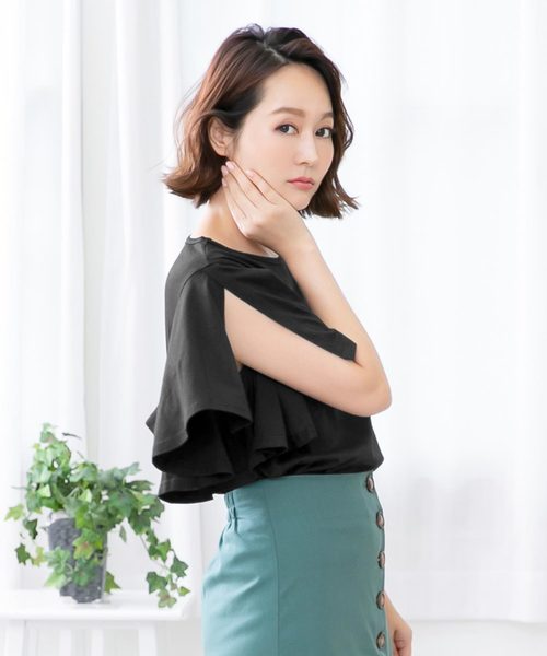 KOBE LETTUCE（コウベレタス）の「スリットフレアケープスリーブカットソートップス（Tシャツ/カットソー・レディース・ブラック/ベージュ/ブルー/パープル系その他・FREE）」の2枚目の写真