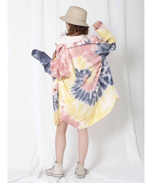 Ungrid（アングリッド）の「ビッグルーズタイダイシャツ（シャツ/ブラウス・レディース・パープル/ピンク・FREE）」の4枚目の写真