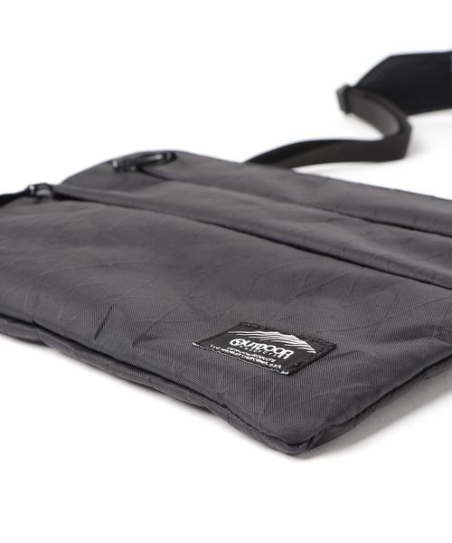 OUTDOOR PRODUCTS(アウトドアプロダクツ)の「BL X-PACサコッシュ 特殊素材"X-Pac"を使用 軽量・強度・防水(ショルダーバッグ・メンズ・ブラック・FREE)」の2枚目の写真