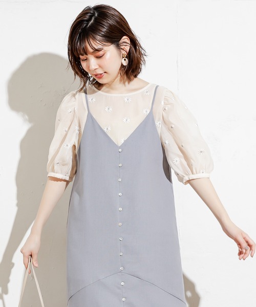 natural couture（ナチュラルクチュール）の「【WEB限定カラー有り】シアーマーガレット刺繍インナー付きブラウス（シャツ/ブラウス・レディース・モカ/ベージュ/サックスブルー/オレンジ/グリーン・FREE）」の6枚目の写真