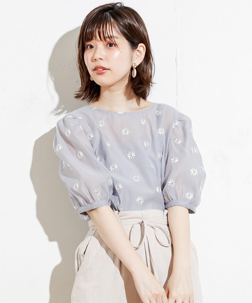 natural couture（ナチュラルクチュール）の「【WEB限定カラー有り】シアーマーガレット刺繍インナー付きブラウス（シャツ/ブラウス・レディース・モカ/ベージュ/サックスブルー/オレンジ/グリーン・FREE）」の11枚目の写真