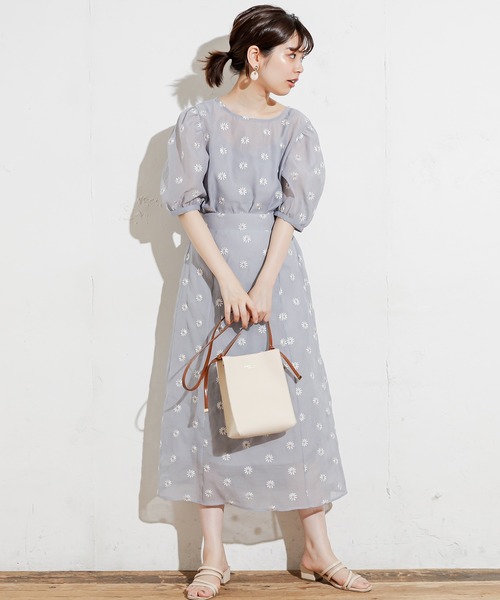 natural couture（ナチュラルクチュール）の「【WEB限定カラー有り】シアーマーガレット刺繍インナー付きブラウス（シャツ/ブラウス・レディース・モカ/ベージュ/サックスブルー/オレンジ/グリーン・FREE）」の22枚目の写真