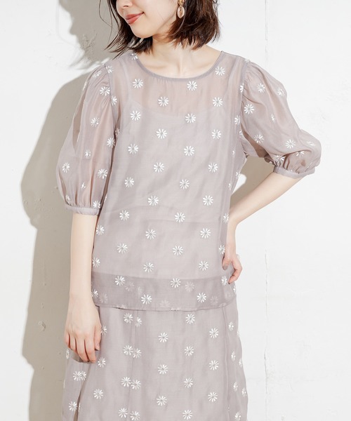 natural couture（ナチュラルクチュール）の「【WEB限定カラー有り】シアーマーガレット刺繍インナー付きブラウス（シャツ/ブラウス・レディース・モカ/ベージュ/サックスブルー/オレンジ/グリーン・FREE）」の8枚目の写真