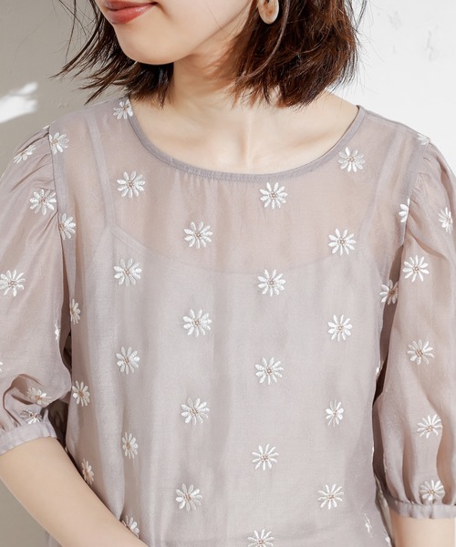 natural couture（ナチュラルクチュール）の「【WEB限定カラー有り】シアーマーガレット刺繍インナー付きブラウス（シャツ/ブラウス・レディース・モカ/ベージュ/サックスブルー/オレンジ/グリーン・FREE）」の16枚目の写真