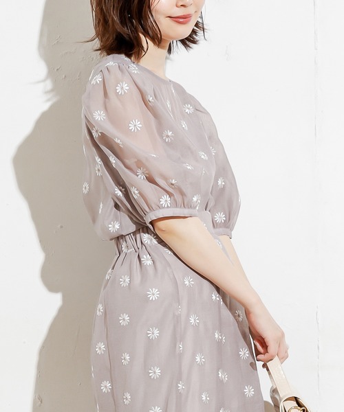 natural couture（ナチュラルクチュール）の「【WEB限定カラー有り】シアーマーガレット刺繍インナー付きブラウス（シャツ/ブラウス・レディース・モカ/ベージュ/サックスブルー/オレンジ/グリーン・FREE）」の17枚目の写真