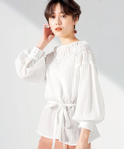 GeeRA（ジーラ）の「レース切替ブラウス（シャツ/ブラウス・レディース・ブルー/ブラック/ホワイト・SMALL/X-LARGE/MEDIUM/LARGE/XX-LARGE）」の2枚目の写真