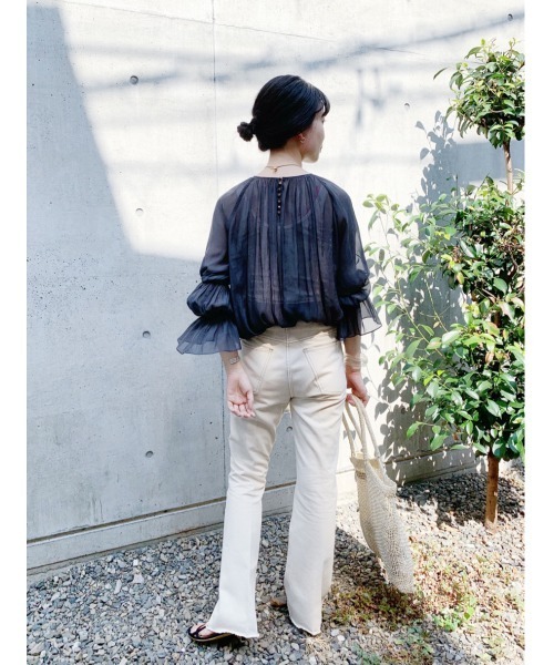 SHENERY（シーナリー）の「センタープレスデニムパンツ（BEG）（デニムパンツ・レディース・ベージュ・36/38）」の2枚目の写真