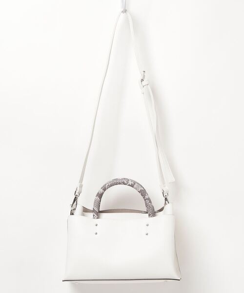 artemis by DIANA（アルテミスバイダイアナ）の「異素材コンビ２WAYミニバッグ（ハンドバッグ・レディース・イエロー/ブラック/ベージュ/ホワイト/グレー・FREE）」の2枚目の写真