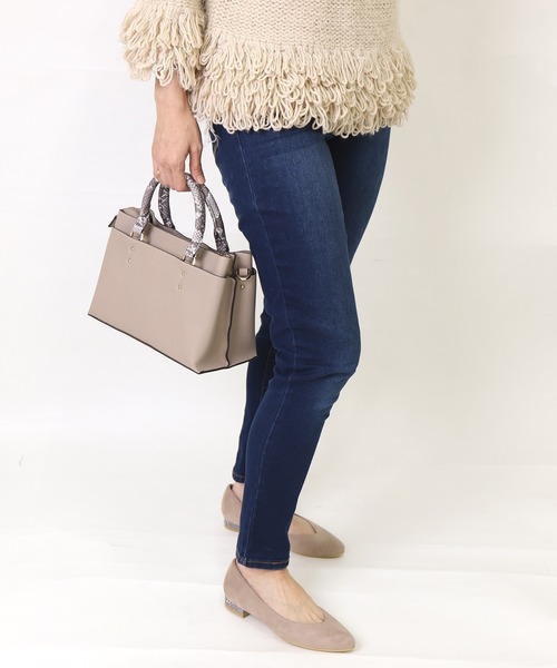 artemis by DIANA（アルテミスバイダイアナ）の「異素材コンビ２WAYミニバッグ（ハンドバッグ・レディース・イエロー/ブラック/ベージュ/ホワイト/グレー・FREE）」の17枚目の写真