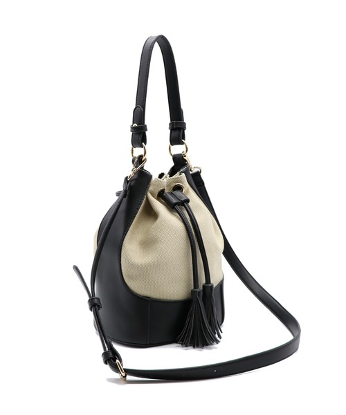 GUSCIO（グッシオ）の「ファッションインフルエンサー yoko さんコラボモデル【グッシオベーシック】 ２WAY巾着バッグ　エコレザー×キャンバス（ショルダーバッグ・レディース・ブラック/ブラウン/ブラック×ブラック/ライム・FREE）」の8枚目の写真