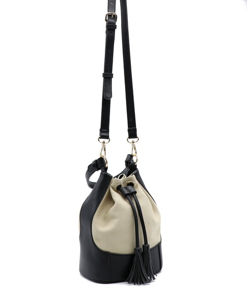 GUSCIO（グッシオ）の「ファッションインフルエンサー yoko さんコラボモデル【グッシオベーシック】 ２WAY巾着バッグ　エコレザー×キャンバス（ショルダーバッグ・レディース・ブラック/ブラウン/ブラック×ブラック/ライム・FREE）」の6枚目の写真