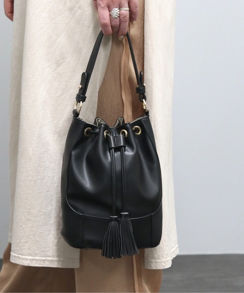 GUSCIO（グッシオ）の「ファッションインフルエンサー yoko さんコラボモデル【グッシオベーシック】 ２WAY巾着バッグ　エコレザー×キャンバス（ショルダーバッグ・レディース・ブラック/ブラウン/ブラック×ブラック/ライム・FREE）」の15枚目の写真