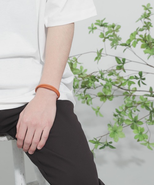 SENSE OF PLACE by URBAN RESEARCH(センスオブプレイスバイアーバンリサーチ)の「レザーブレスレット(2連)B(ブレスレット・メンズ・ブラウン/ベージュ/ブラック・ONE)」の1枚目の写真