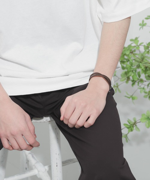 SENSE OF PLACE by URBAN RESEARCH(センスオブプレイスバイアーバンリサーチ)の「レザーブレスレット(2連)B(ブレスレット・メンズ・ブラウン/ベージュ/ブラック・ONE)」の3枚目の写真