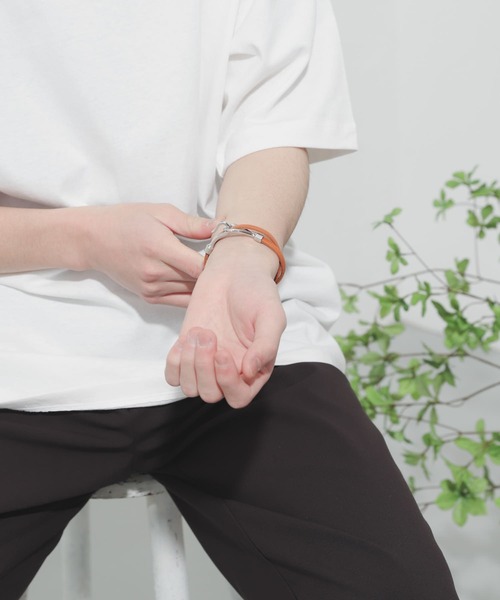 SENSE OF PLACE by URBAN RESEARCH(センスオブプレイスバイアーバンリサーチ)の「レザーブレスレット(2連)B(ブレスレット・メンズ・ブラウン/ベージュ/ブラック・ONE)」の10枚目の写真