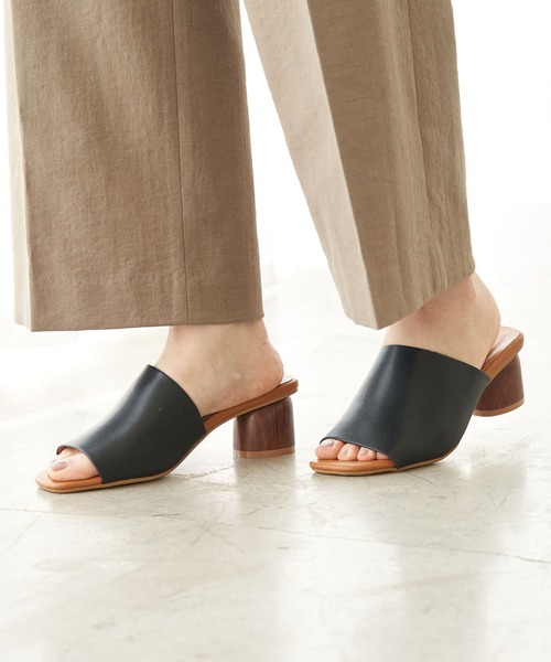 ROPE' PICNIC（ロペピクニック）の「アシンメトリーアッパー円柱ヒールミュール（サンダル・レディース・ブラウン/ブラック/ベージュ系その他・23.0cm/24.0cm/24.5cm/23.5cm）」の2枚目の写真