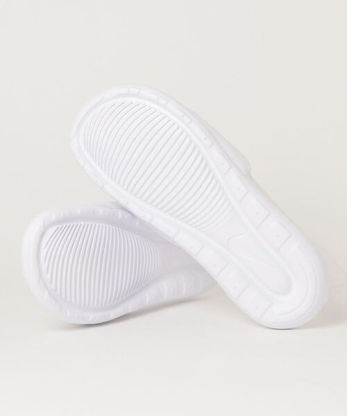 NIKE（ナイキ）の「NIKE/ナイキ　VICTORI ONE ビクトリー ワン スライド レディース サンダル CN9677-100（サンダル・レディース・ホワイト×ホワイト・23.0cm/24.0cm/25.0cm）」の3枚目の写真
