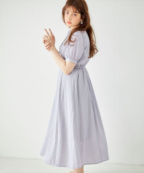 MAJESTIC LEGON(マジェスティックレゴン)の「シークレットフラワーワンピース(ワンピース・レディース・グレー系その他/グリーン系その他/パープル系その他2・SMALL/MEDIUM)」の2枚目の写真