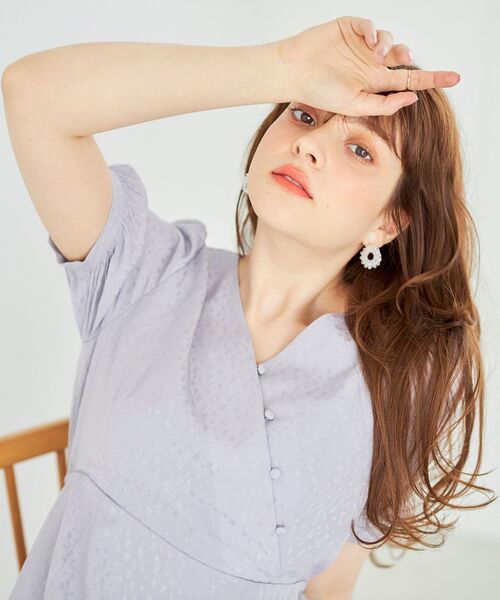 MAJESTIC LEGON(マジェスティックレゴン)の「シークレットフラワーワンピース(ワンピース・レディース・グレー系その他/グリーン系その他/パープル系その他2・SMALL/MEDIUM)」の4枚目の写真