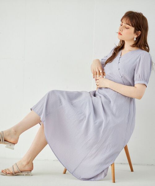 MAJESTIC LEGON(マジェスティックレゴン)の「シークレットフラワーワンピース(ワンピース・レディース・グレー系その他/グリーン系その他/パープル系その他2・SMALL/MEDIUM)」の5枚目の写真