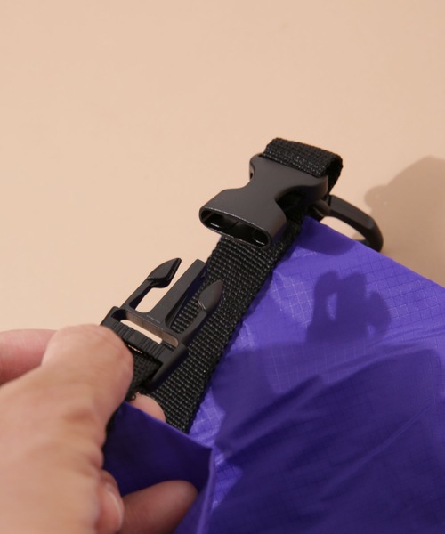 Speedo（スピード）の「speedo/ウオータープルーフ ポーチバッグ（エコバッグ/サブバッグ・レディース・ブラック/イエロー・FREE）」の9枚目の写真