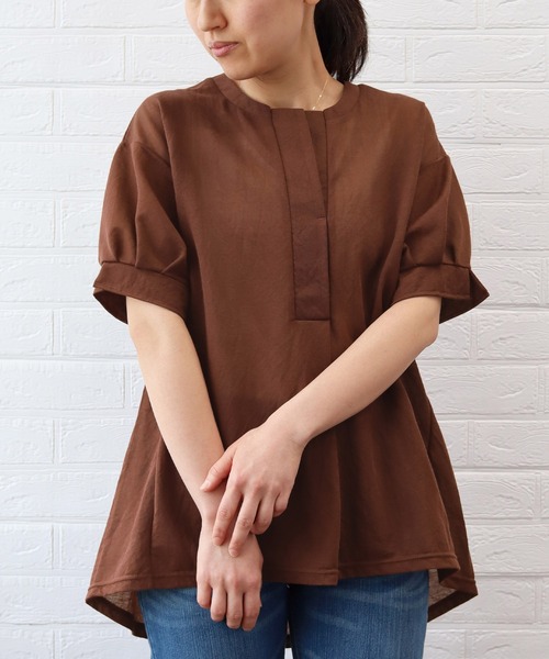 BELLUNA PLUS(ベルーナ)の「シアー素材タックデザインブラウス(シャツ/ブラウス・レディース・ネイビー/カーキ/テラコッタ・MEDIUM/LARGE/X-LARGE)」の1枚目の写真