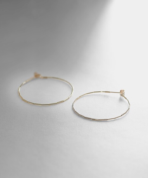COCOSHNIK(ココシュニック)の「K10ストロービーズ フープピアス中(ピアス(両耳用)・レディース・ホワイト系その他7・00)」の2枚目の写真