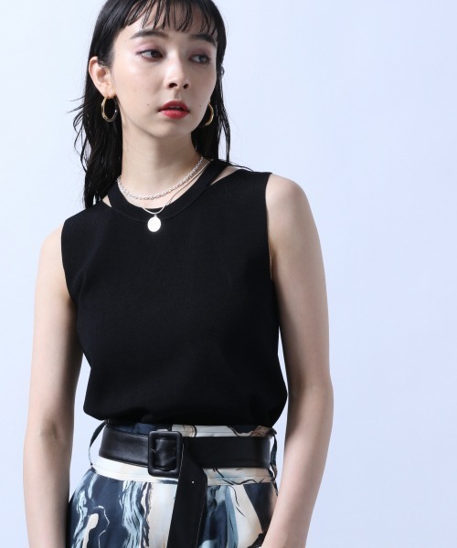 HARE（ハレ）の「ネックスリットニットトップス(HARE)（ニット/セーター・レディース・ブラック/ベージュ/グリーン・FREE）」の2枚目の写真