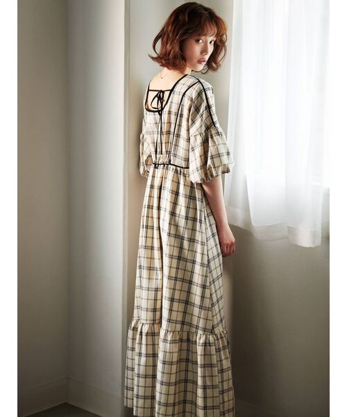 RESEXXY(リゼクシー)の「ボリュームスリーブ深Vワンピース(ワンピース・レディース・ブラック/ベージュ/その他1・FREE)」の5枚目の写真