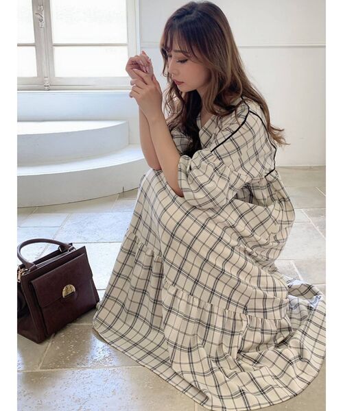 RESEXXY(リゼクシー)の「ボリュームスリーブ深Vワンピース(ワンピース・レディース・ブラック/ベージュ/その他1・FREE)」の9枚目の写真