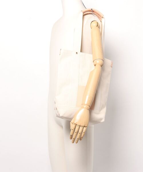 Hender Scheme(エンダースキーマ)の「campus tote small(トートバッグ・メンズ・ブラック/カーキ/ナチュラル・FREE)」の11枚目の写真